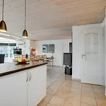 Svenn - 400m From The Sea By Interhome Nyaraló *