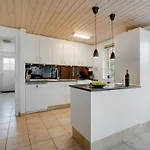 Svenn - 400m From The Sea By Interhome Nyaraló *