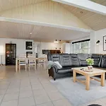 Svenn - 400m From The Sea By Interhome *