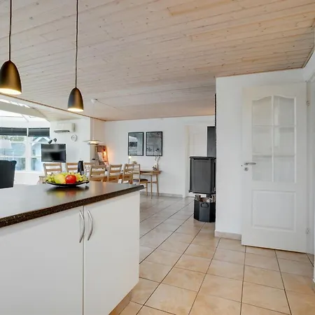 Svenn - 400m From The Sea By Interhome Semesterbostad *