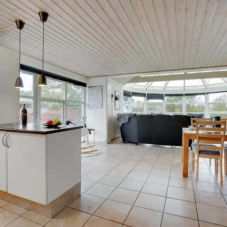 Svenn - 400m From The Sea By Interhome *