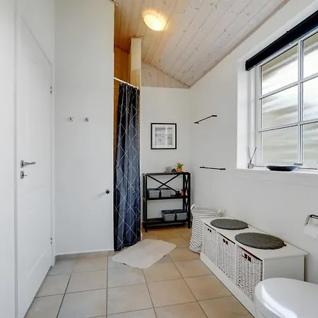 Svenn - 400m From The Sea By Interhome Semesterbostad *