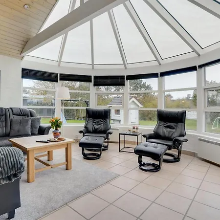 Svenn - 400m From The Sea By Interhome *