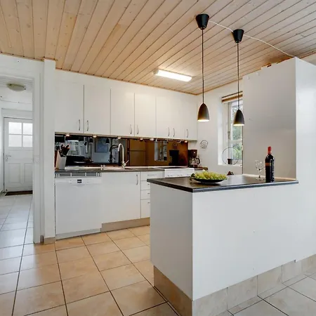Svenn - 400m From The Sea By Interhome Semesterbostad *