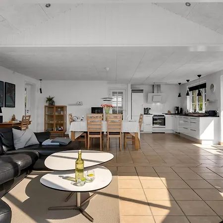Svenn - 400m From The Sea By Interhome Semesterbostad *