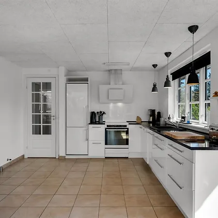 Semesterbostad Svenn - 400m From The Sea By Interhome