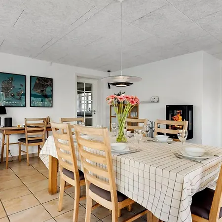 Semesterbostad Svenn - 400m From The Sea By Interhome