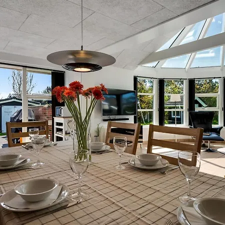 Semesterbostad Svenn - 400m From The Sea By Interhome *