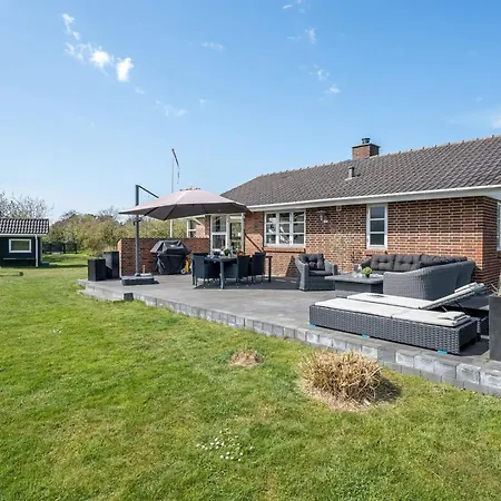 Semesterbostad Svenn - 400m From The Sea By Interhome