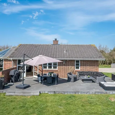 Svenn - 400m From The Sea By Interhome *