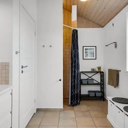 Svenn - 400m From The Sea By Interhome Semesterbostad *