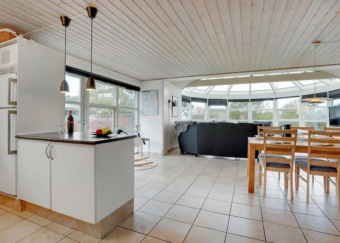 Svenn - 400m From The Sea By Interhome *