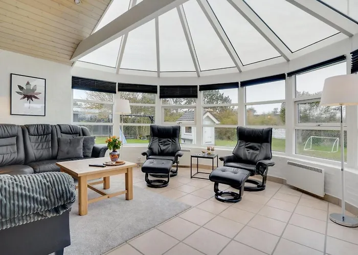 Svenn - 400m From The Sea By Interhome *