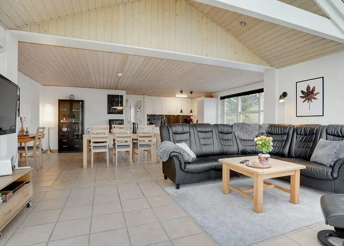 Svenn - 400m From The Sea By Interhome *